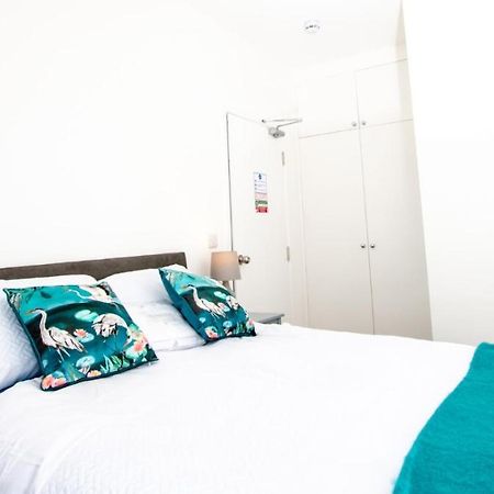 Dunamis Staycation 1 Croydon Luaran gambar