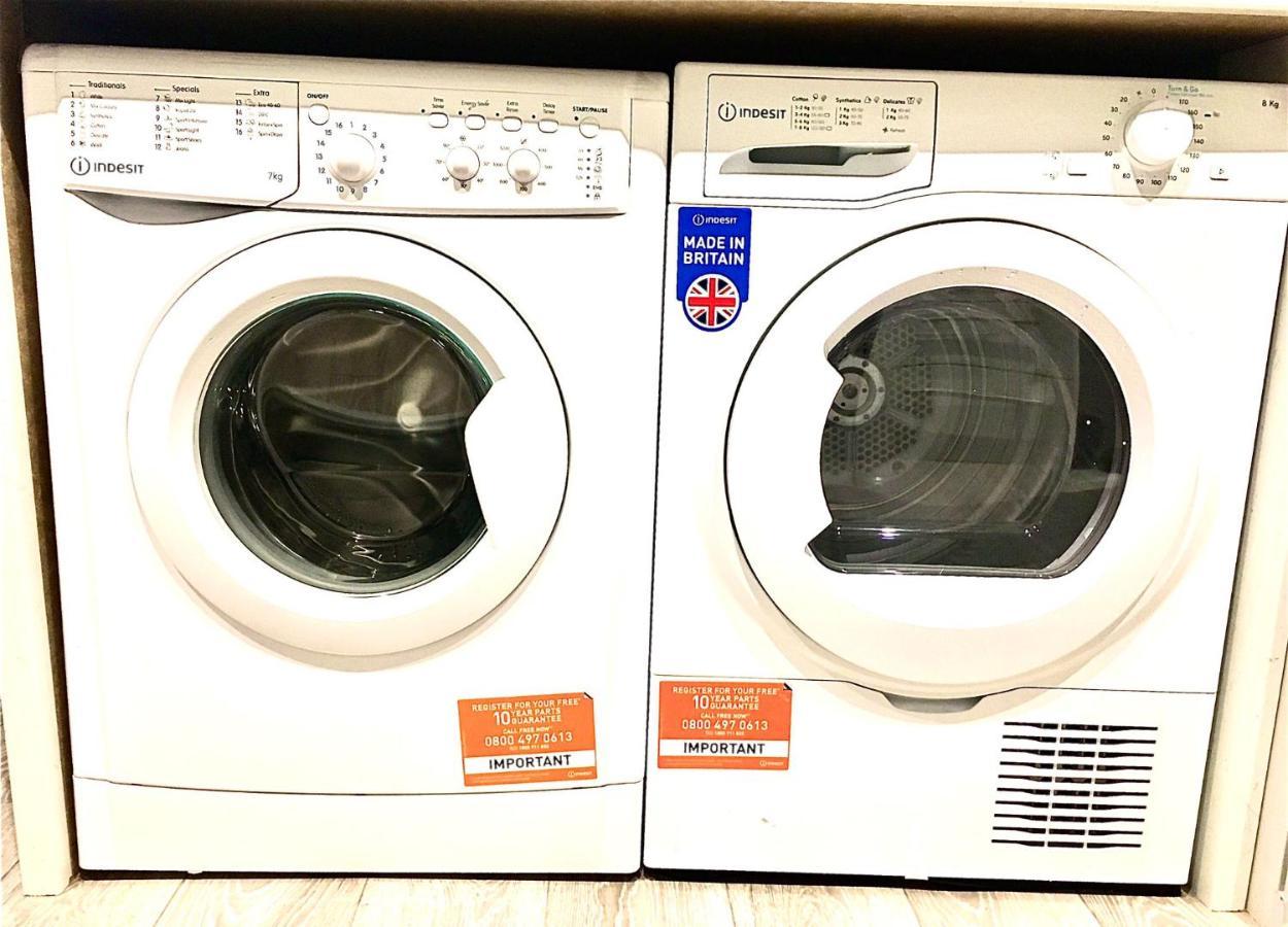 Dunamis Staycation 1 Croydon Luaran gambar